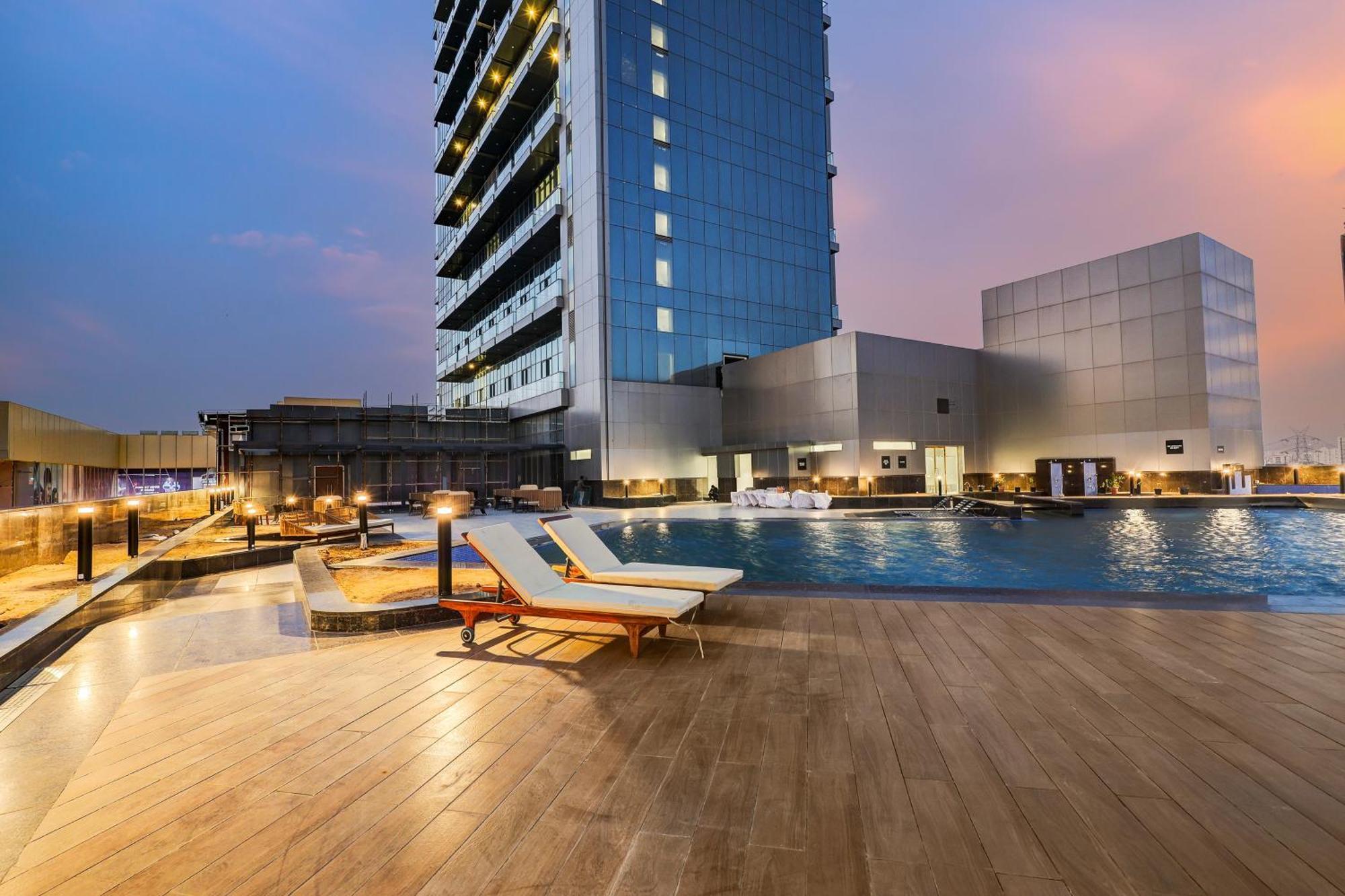Sunday Hotels And Residences Gurgáon Exteriér fotografie