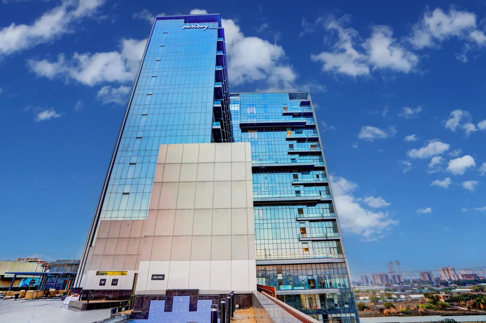 Sunday Hotels And Residences Gurgáon Exteriér fotografie