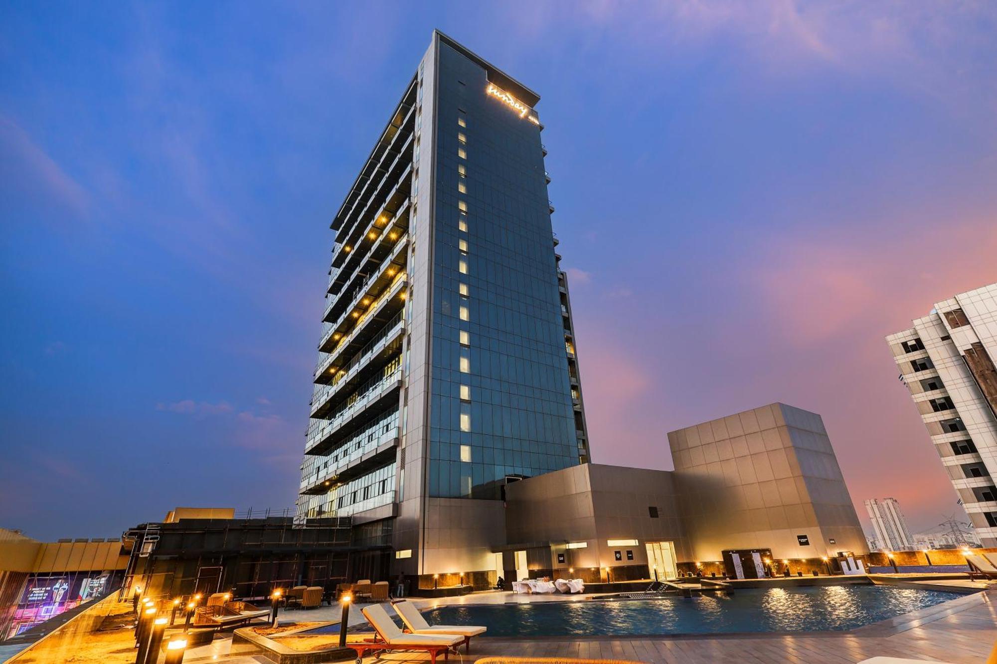 Sunday Hotels And Residences Gurgáon Exteriér fotografie