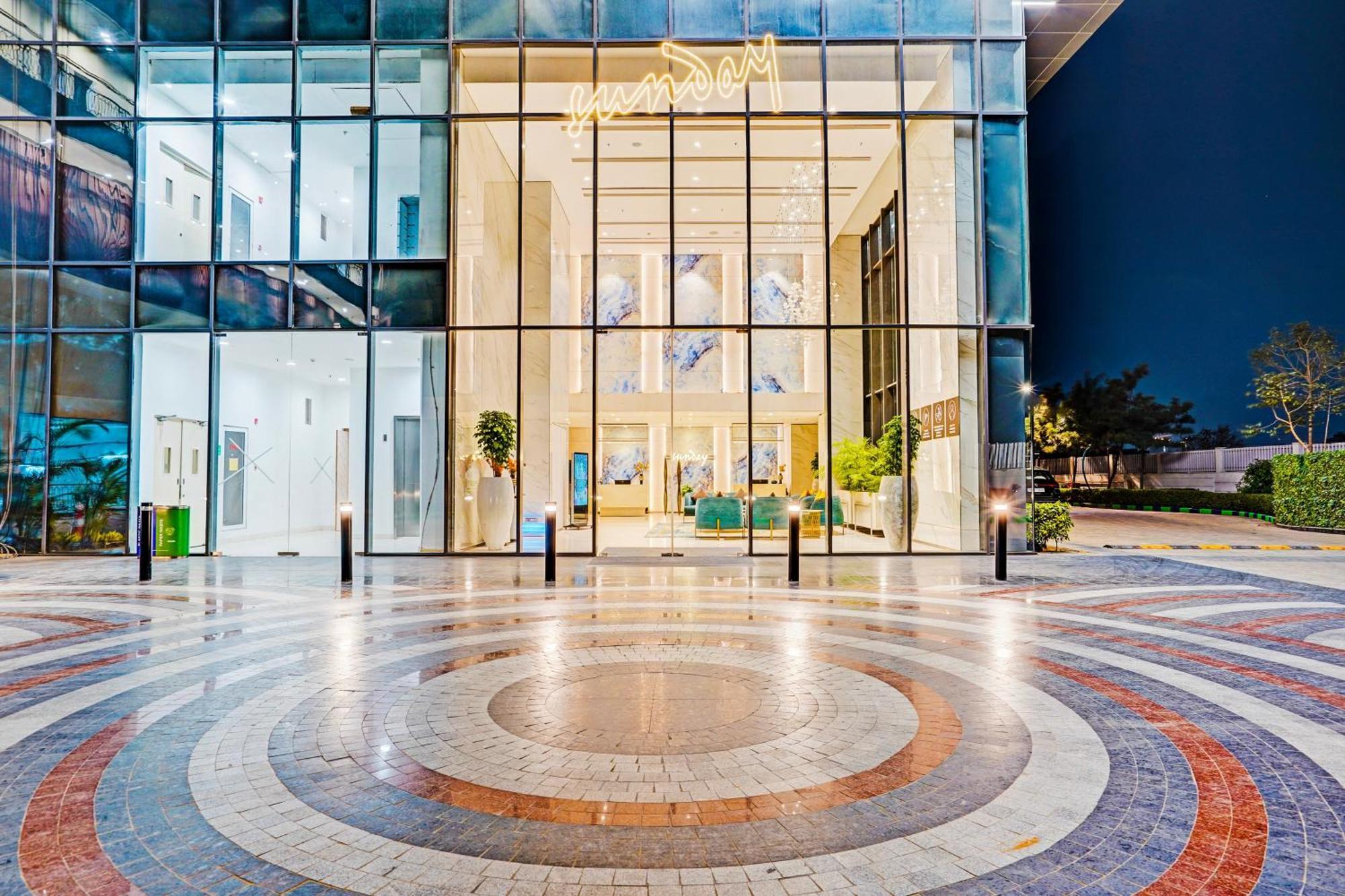 Sunday Hotels And Residences Gurgáon Exteriér fotografie