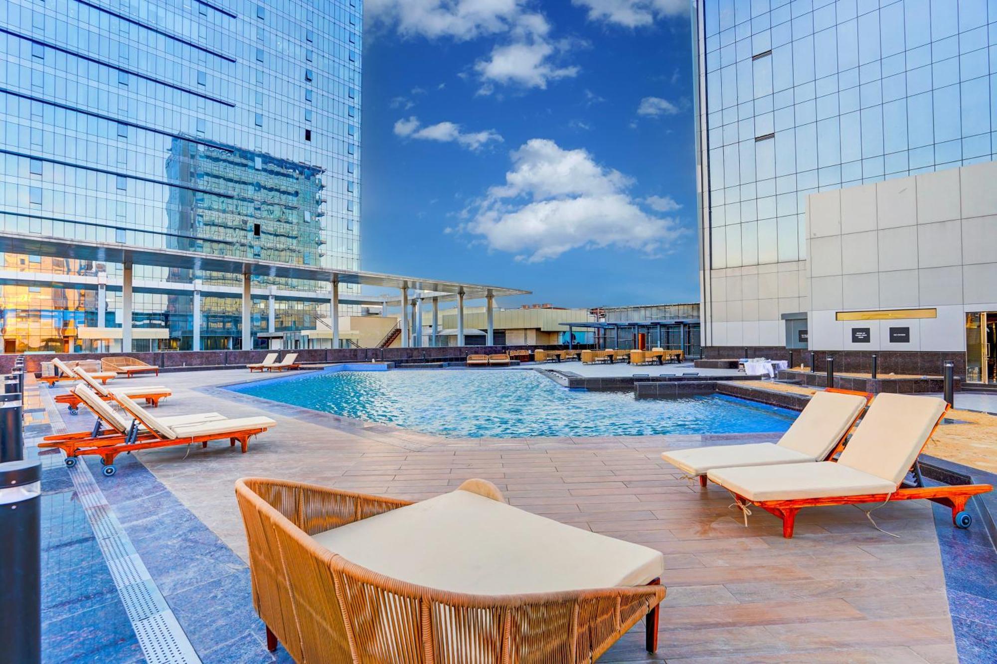 Sunday Hotels And Residences Gurgáon Exteriér fotografie