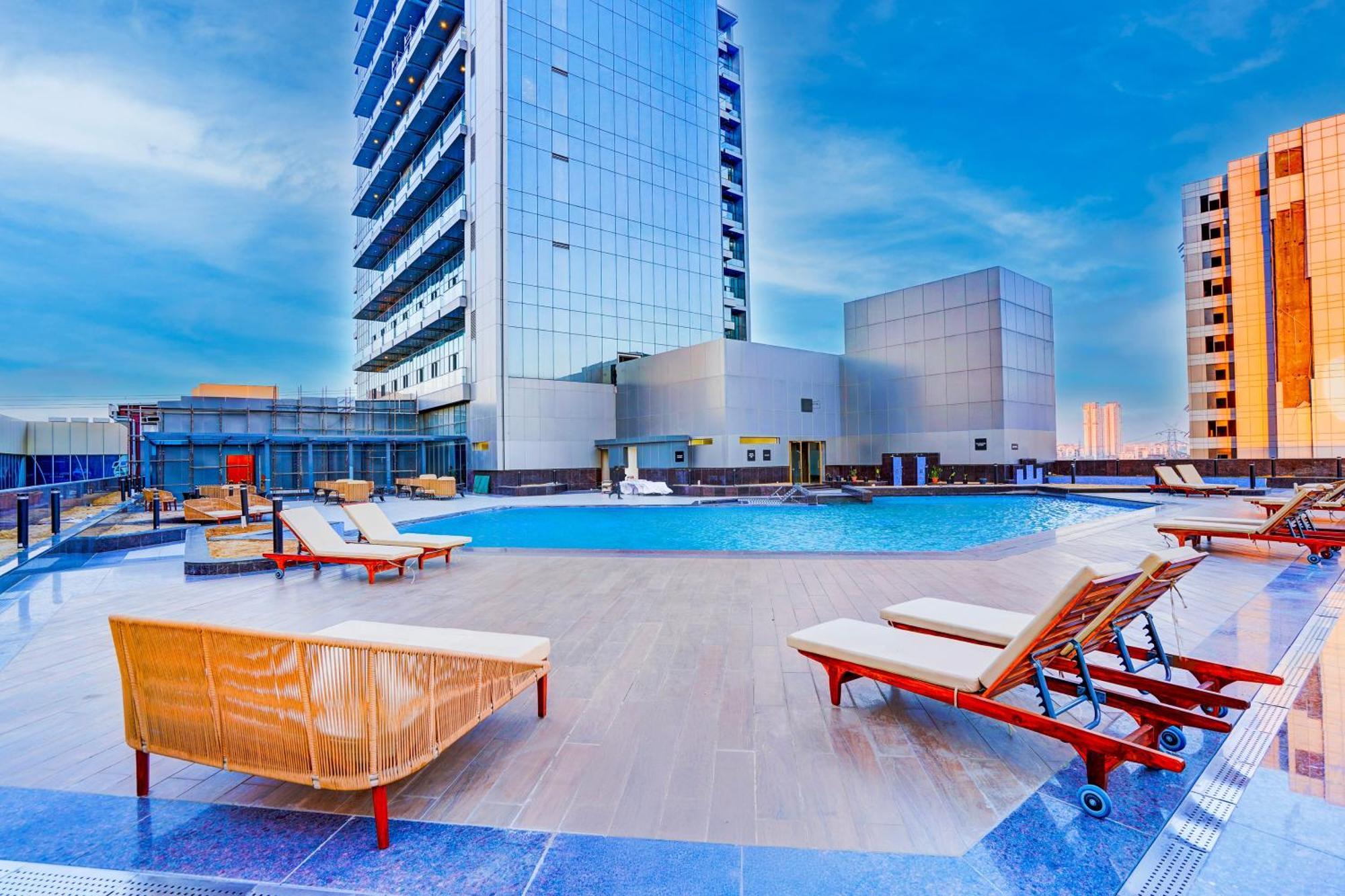 Sunday Hotels And Residences Gurgáon Exteriér fotografie