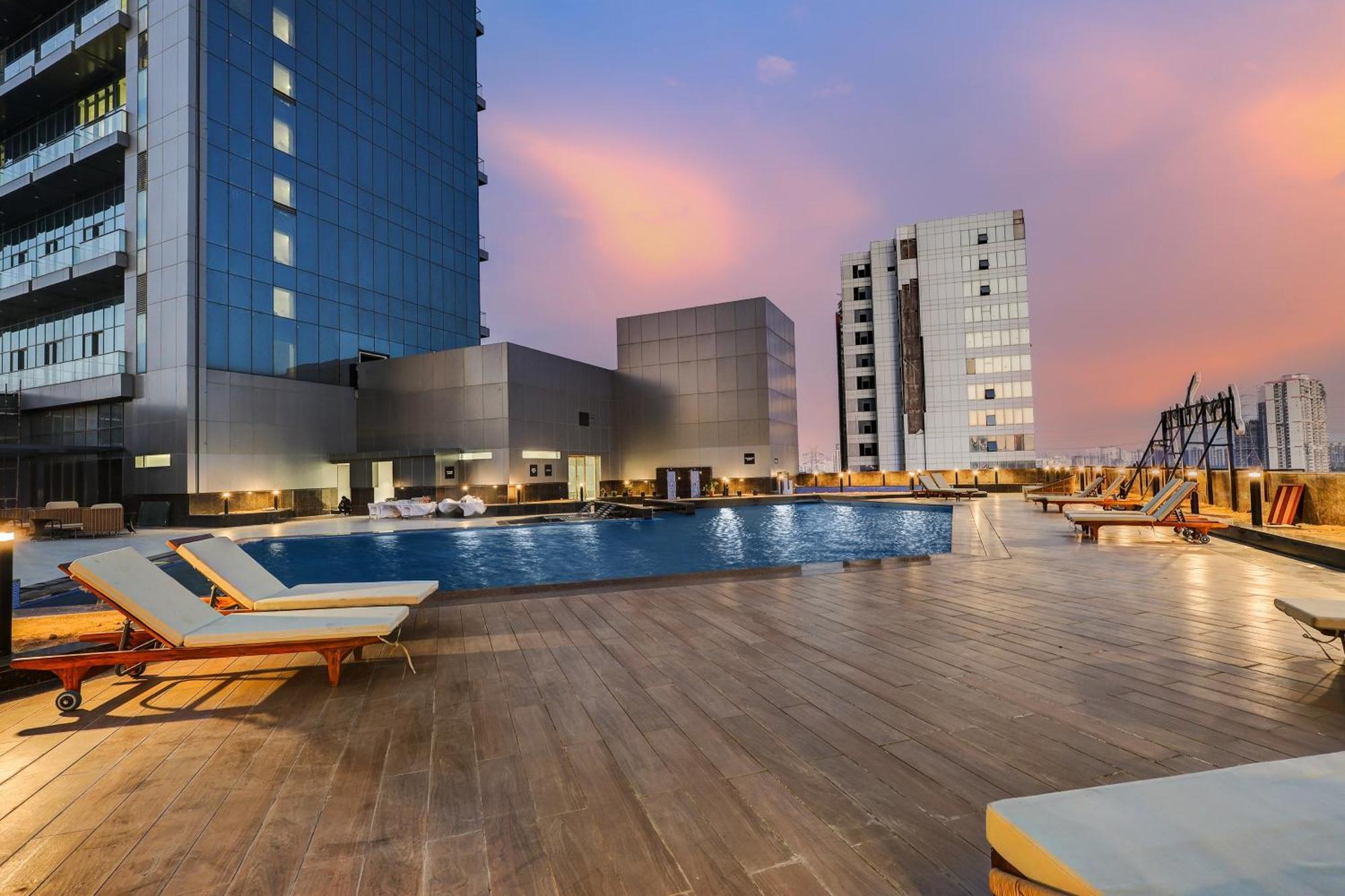 Sunday Hotels And Residences Gurgáon Exteriér fotografie